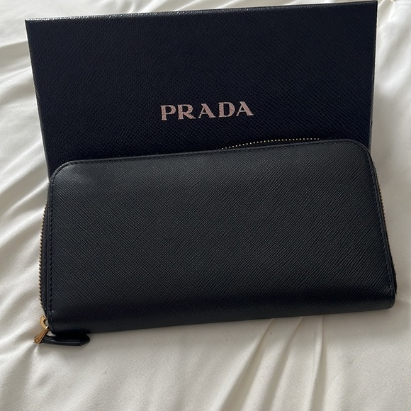 PRADA Wallet - Picture 4 of 6